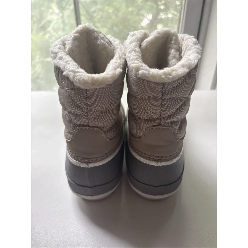 Khombu Women's Winter Water Repellent with Faux Fur Boots Size 10
